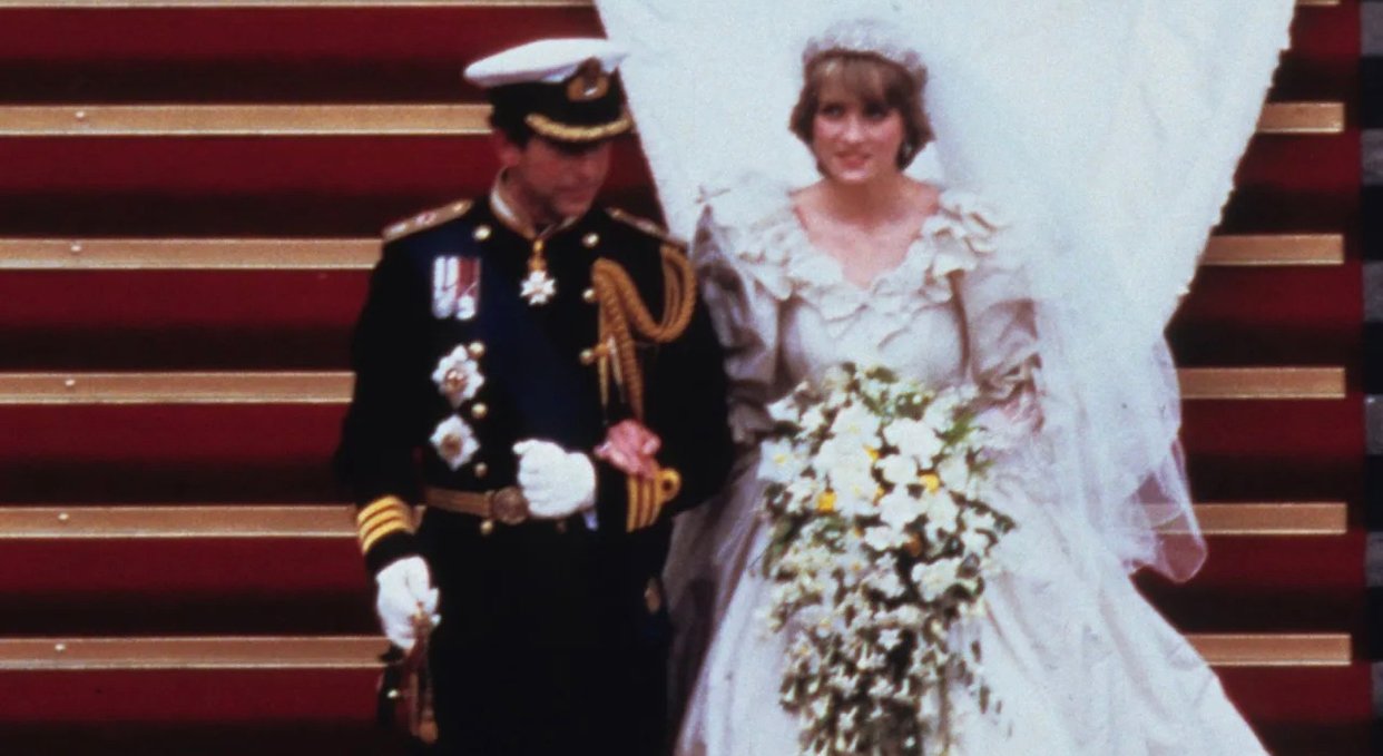 Princess Diana S Spare Wedding Dress That Was Never Pictured Unveiled