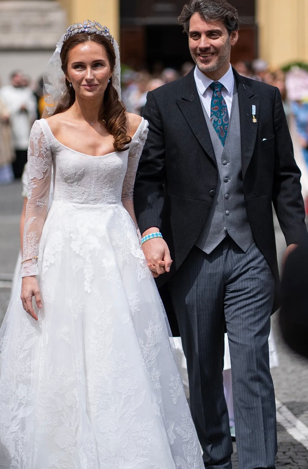 what to wear to a wedding couple