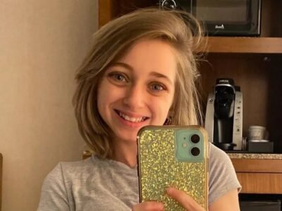 Shauna Rae takes a mirror selfie with a glitter phone case