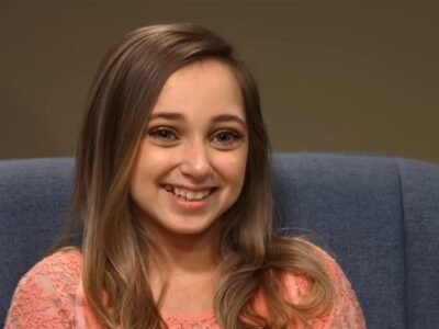Shauna Rae sitting in an armchair in a scene from I Am Shauna Rae