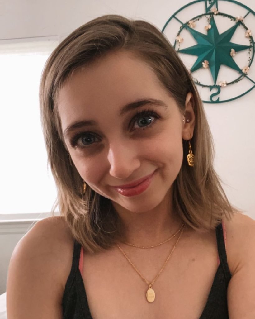Shauna Rae selfie — the 27-year-old woman behind the label