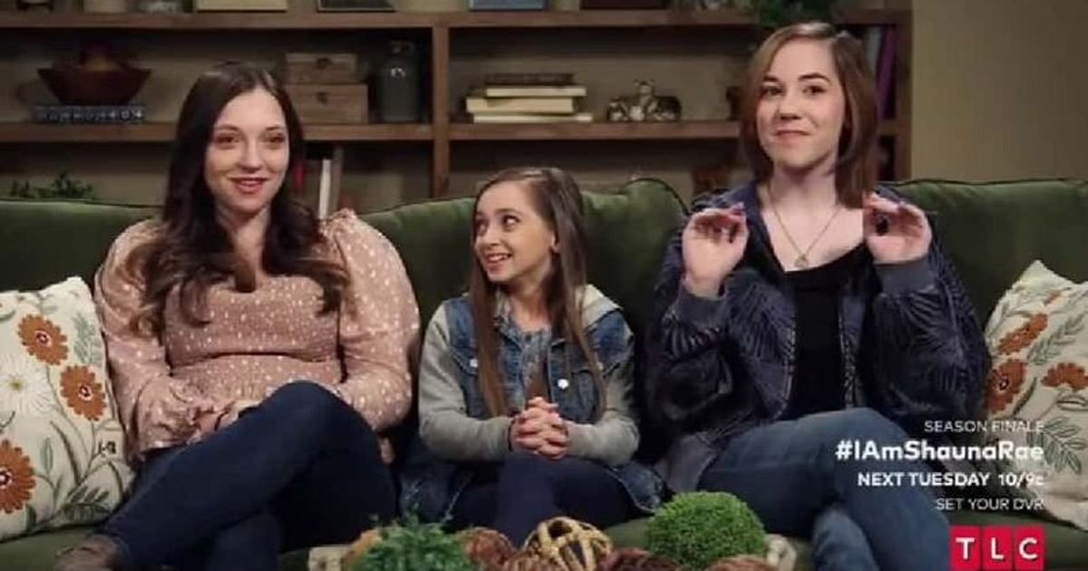Shauna Rae with her sisters on the couch