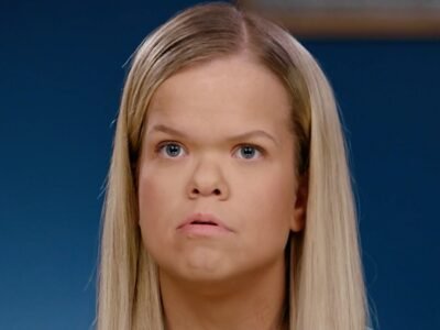 Anna Johnston of 7 Little Johnstons looking emotional in a confessional