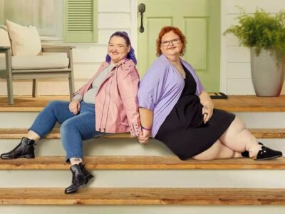 Amy Slaton and Tammy Slaton holding hands