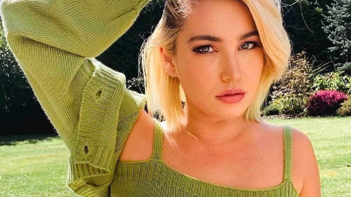 Stephanie Matto outdoors