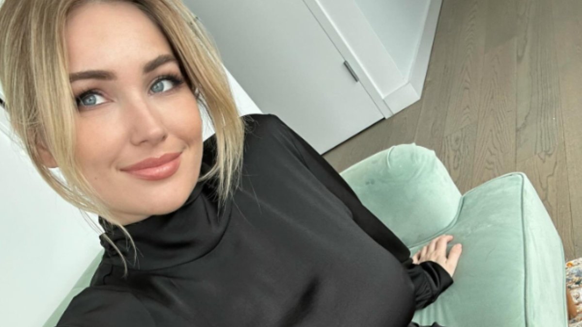 Stephanie Matto selfie