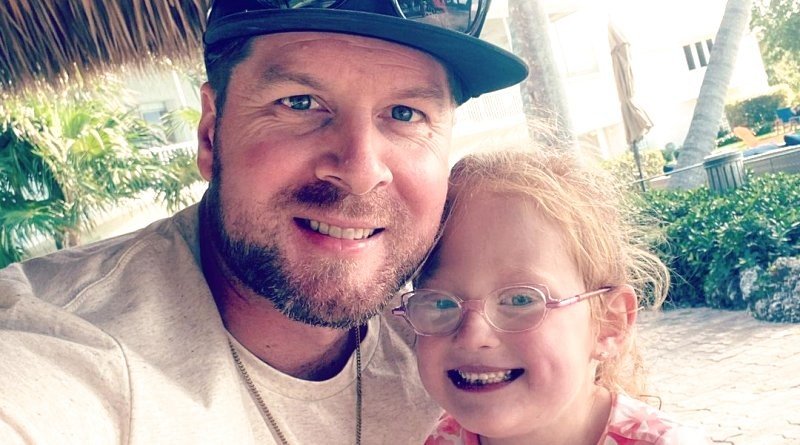 Uncle Dale Mills and Hazel Busby on a beach vacation