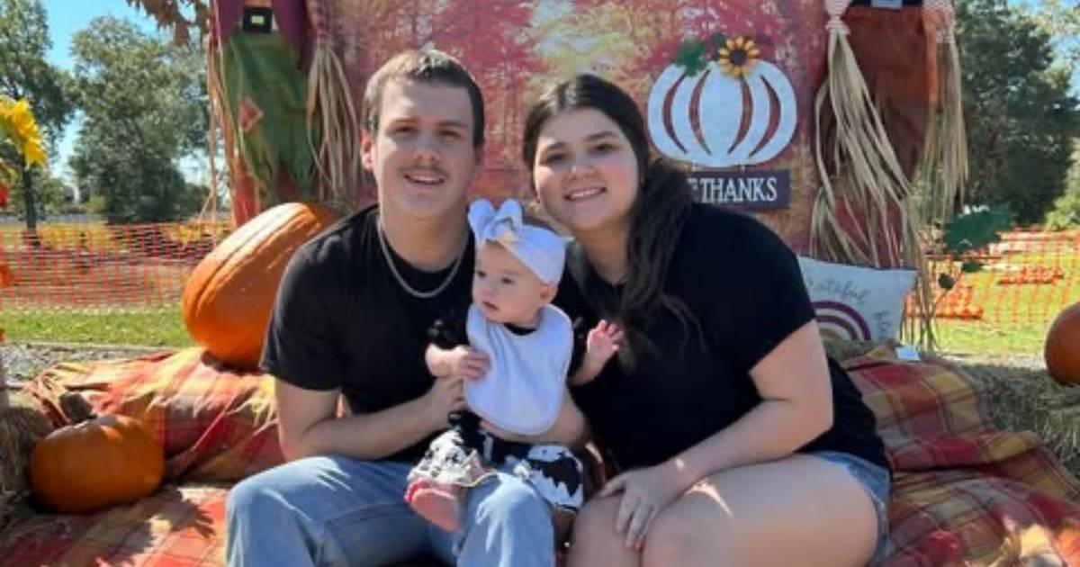 Mia Quebedeaux, Jessie Kistler and daughter Oakleigh smiling together
