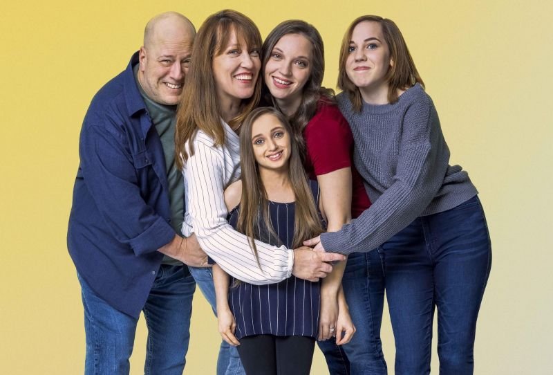 Shauna Rae posing with her family