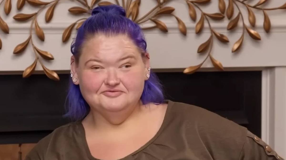 Amy Slaton with blue hair in interview