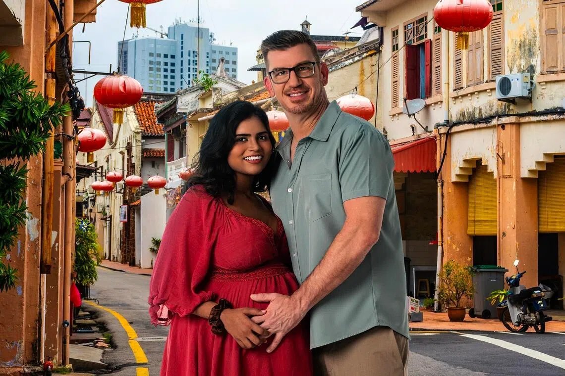 Ally and Jonathan Pearce posing with her baby bump
