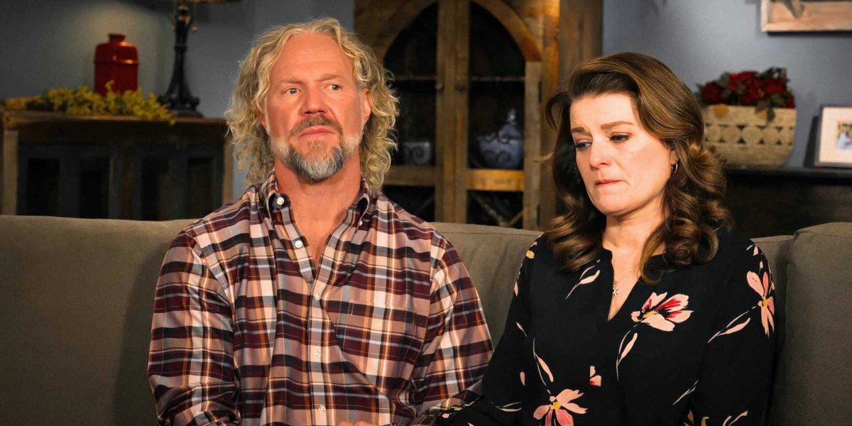 Kody and Robyn Brown sitting together on a couch
