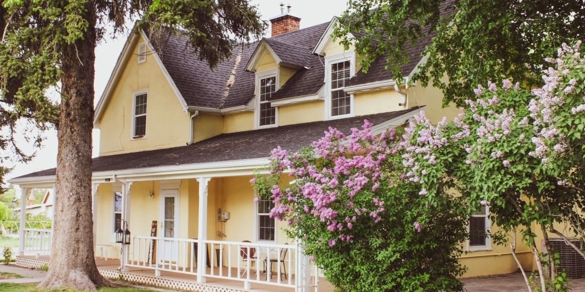 Exterior of Lizzie's Heritage Inn bed and breakfast in Utah