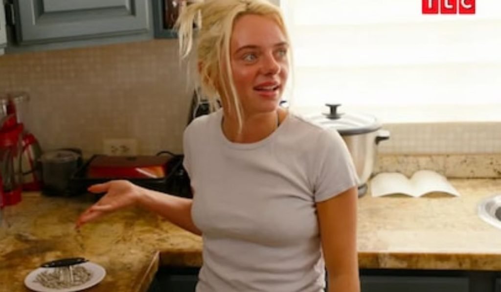 Chloe Fabiano smiling