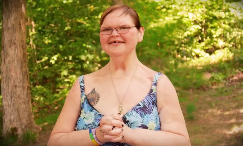 Tammy Slaton smiling outdoors
