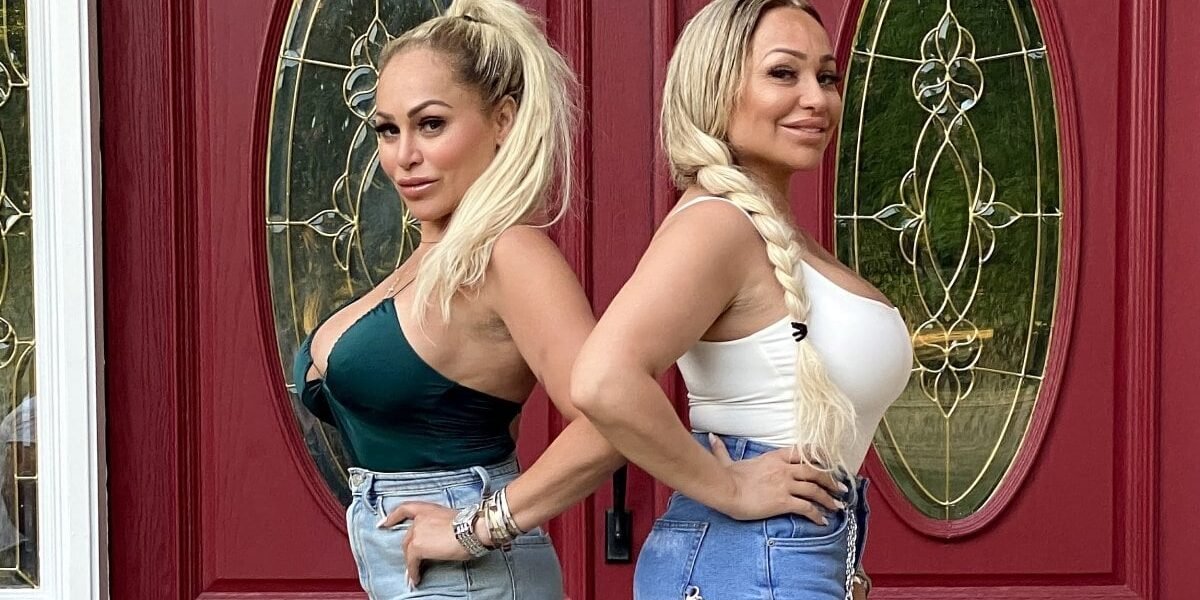 Darcey and Stacey Silva posing back to back together