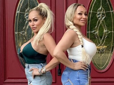 Darcey and Stacey Silva posing back to back together