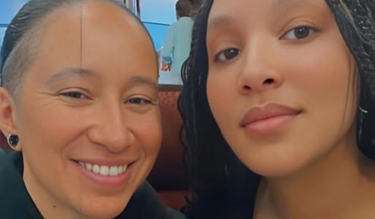 Ashley Bowen and Chantel Everett smiling in a candid selfie