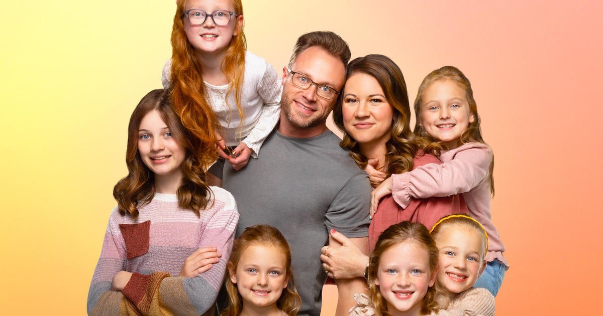 Adam and Danielle Busby with their six daughters in a studio portrait