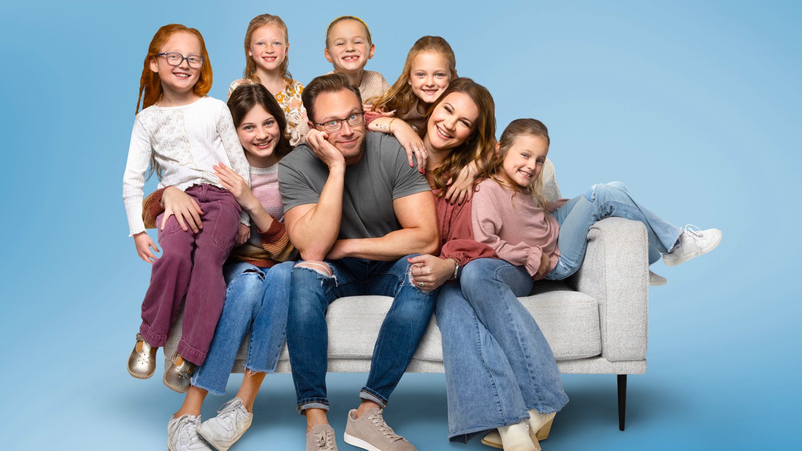 Adam and Danielle Busby with Blayke and the five quints posing together