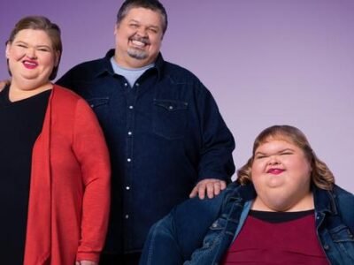 Amy Slaton, Chris Combs and Tammy Slaton posing together