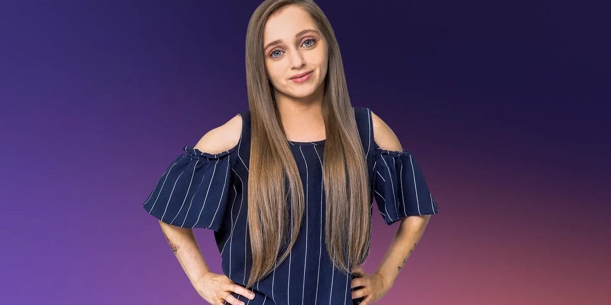 Shauna Rae standing confidently with her hands on her hips
