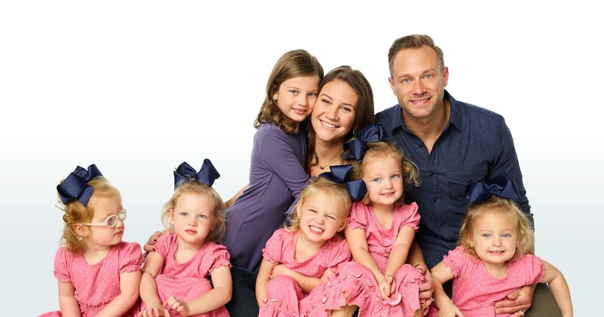 Adam and Danielle Busby with Blayke and the five young quints in pink dresses