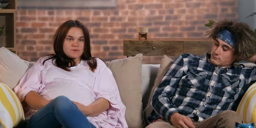 Pregnant Kylen Smith and Jason Korpi on a couch during Unexpected