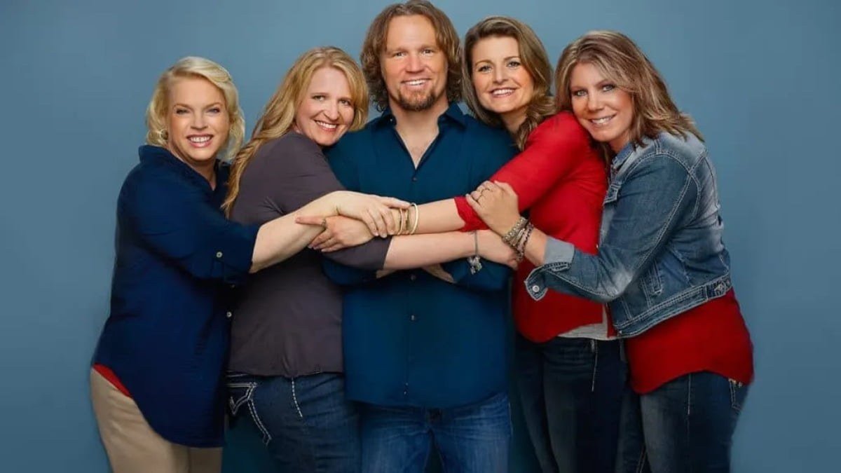 Meri, Christine, Kody, Janelle and Robyn Brown in a Sister Wives group portrait